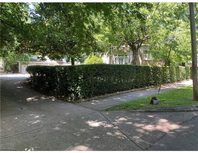 Building Photo - 806 Briarcliff Rd NE Unit D