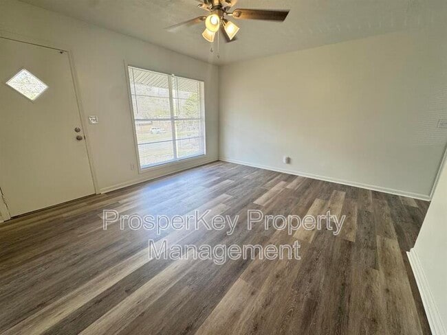 Photo - 5730 Teresa St