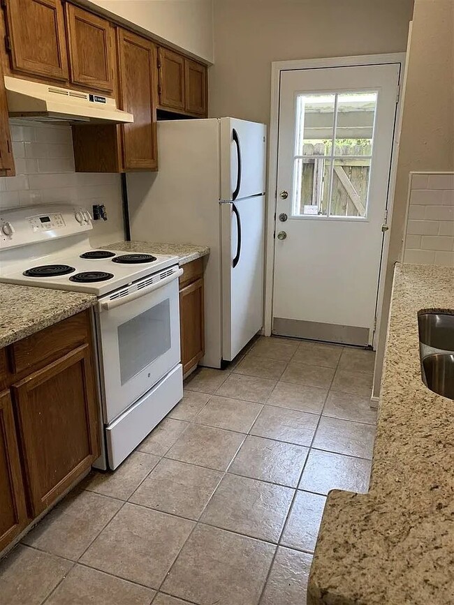 Photo - 1620 Wellington Pl