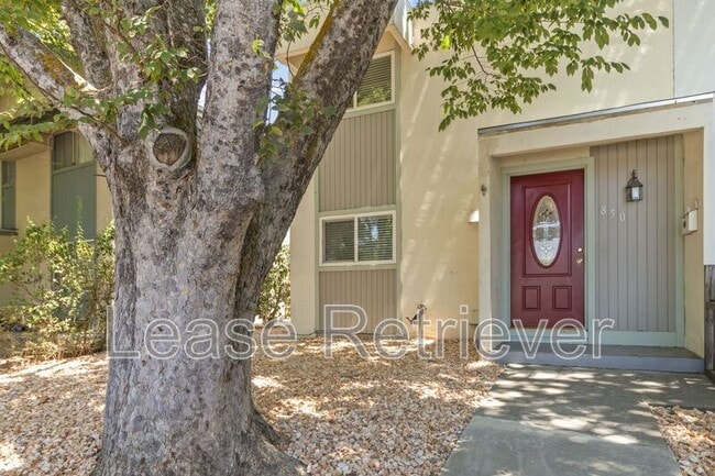 Photo - 850 Sequoia Blvd