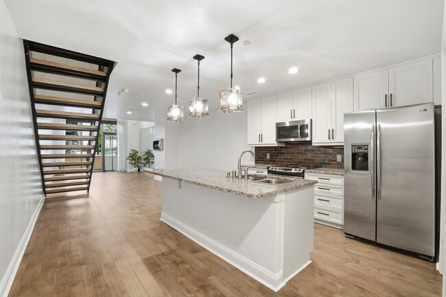 Photo - 701 Royal Ct