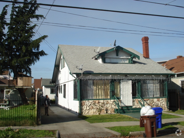 Building Photo - 639 11th St Unit FRONT HOUSE -  A