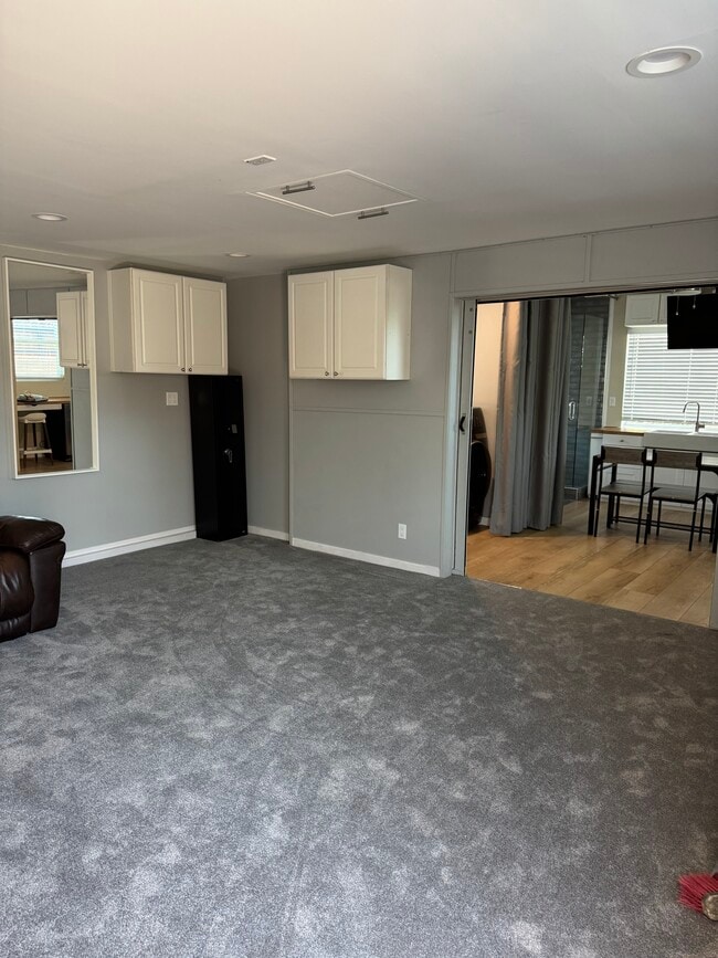 Photo - 1237 W Ofarrell St