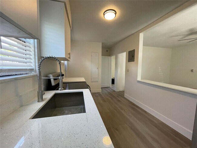 Photo - 126 NE 19th Ave Unidad 1