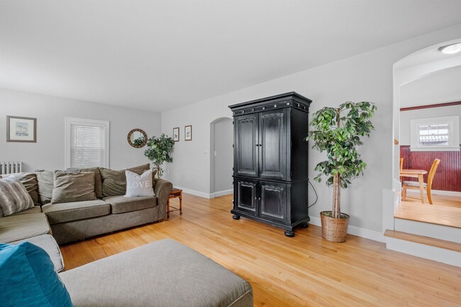 Building Photo - 989 Union St Rental