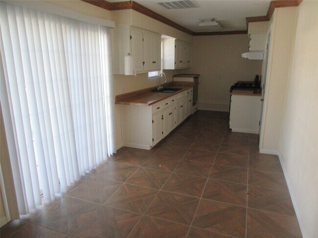 Photo - 2912 25th St N