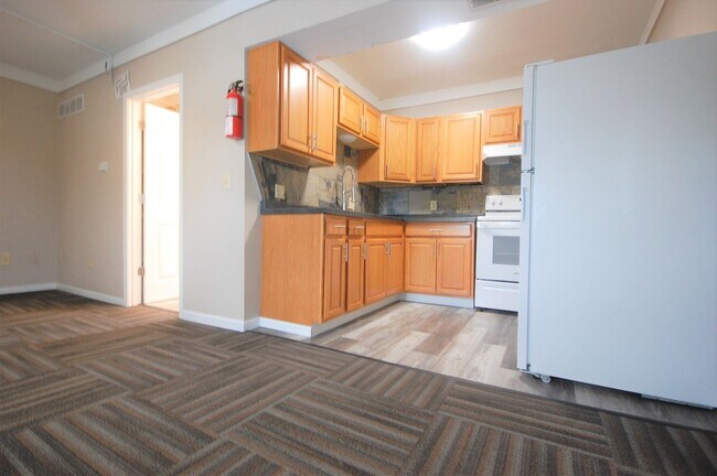 Building Photo - 913-913.5 W. Third Unit 913.5 W. Third Rental
