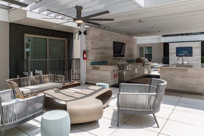 Building Photo - 6400 Washington Ave Unit 343