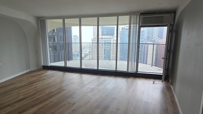 Photo - 300 N State St Unit 3132