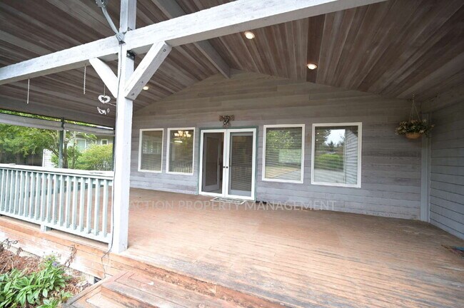 Photo - 3 bed 2.5 bath home in a private country setting, close to town. All new luxury vinyl plank floor...