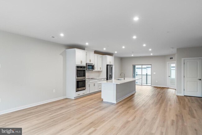 Photo - 2152 Glacier Rd