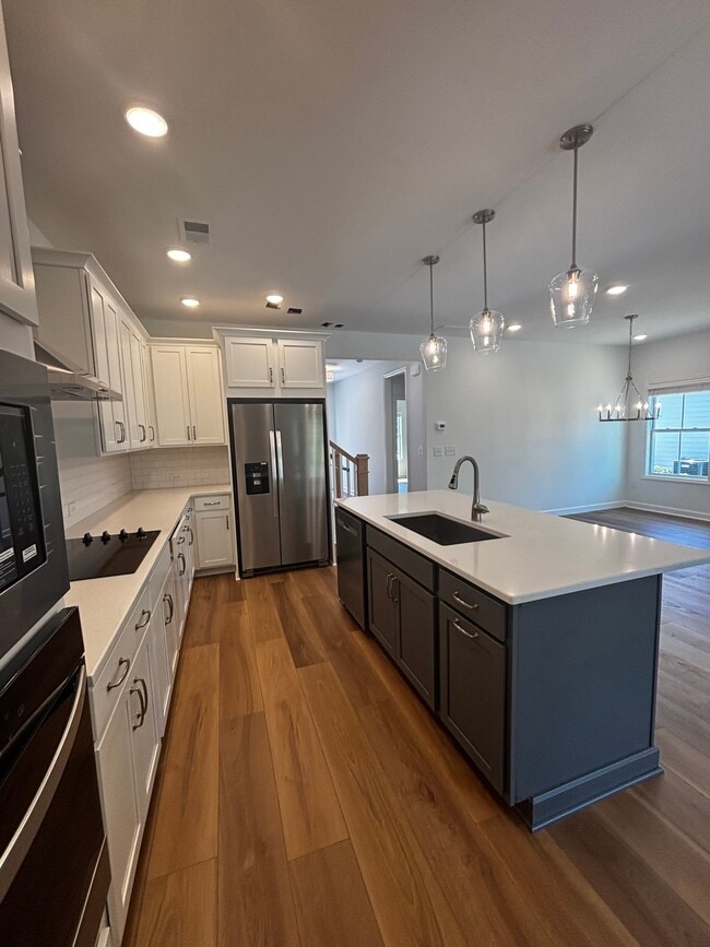 Photo - 202 Summit Ave SE