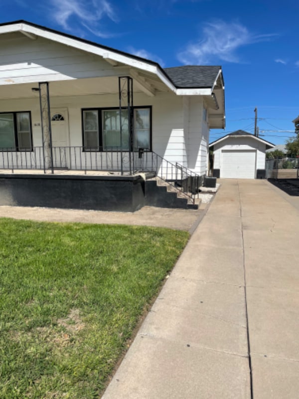 Photo - 618 Broadway St