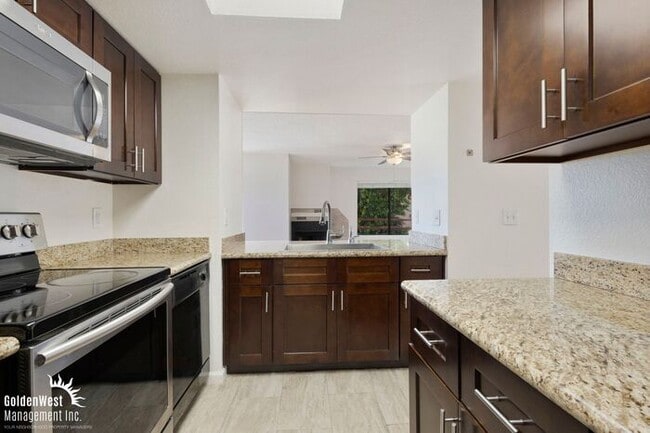 Building Photo - Beautiful 2Bda 2Ba Condo with Fireplace in Scottsdale! Unit 320