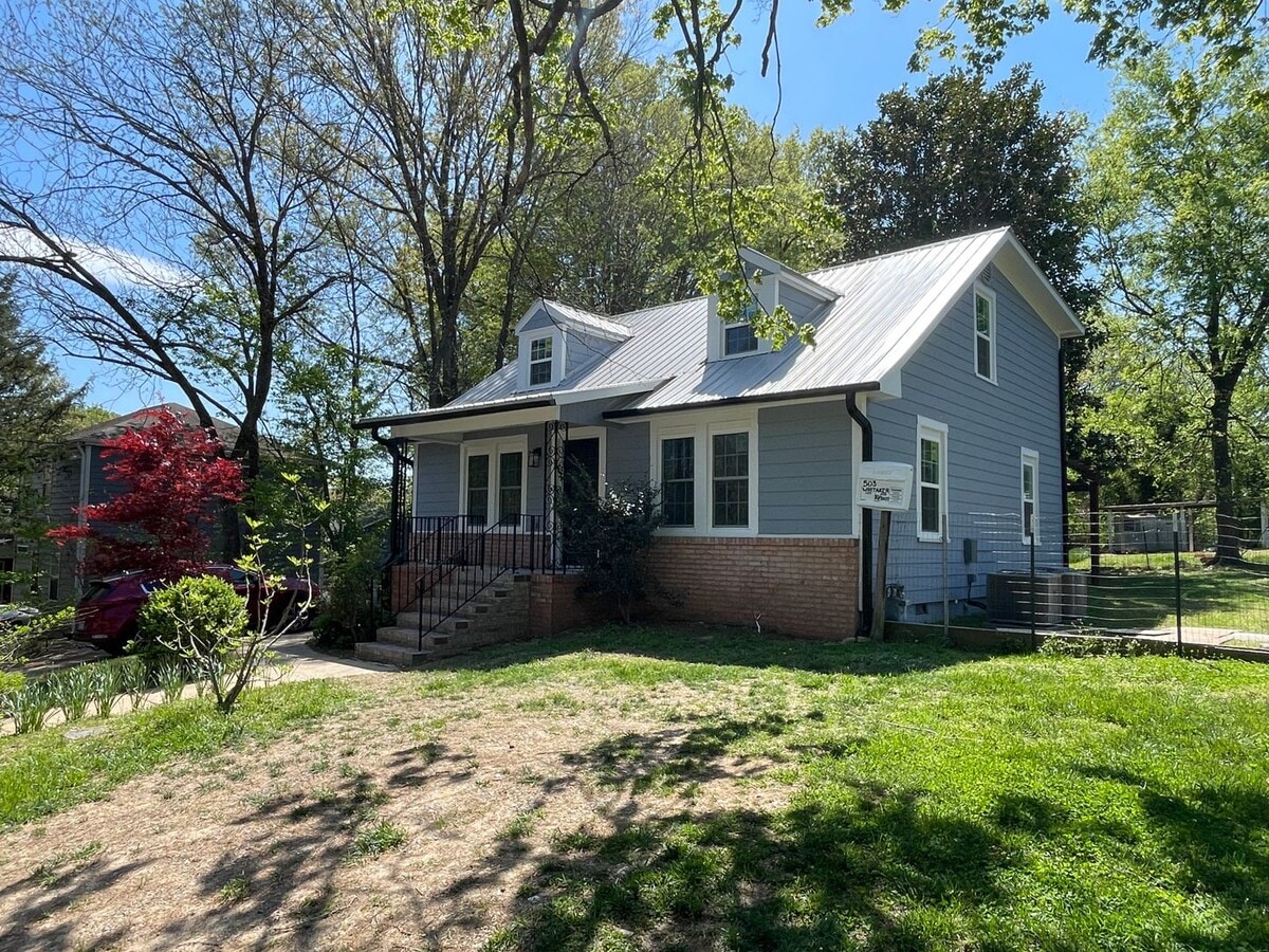 Photo - Walk to UNC campus! Newly Updated 4br 4ba ...