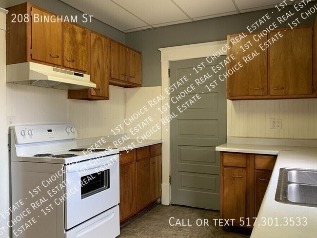 Photo - 208 Bingham St