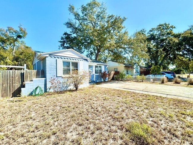 Photo - 2720 Edwards Ave S