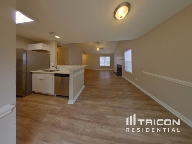 Photo - 1207 Larkspur Dr