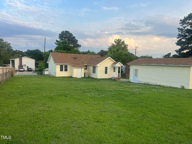 Photo - 404 Cardinal Dr