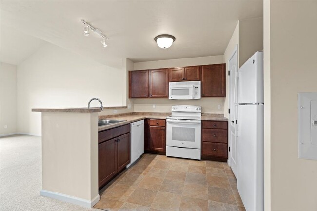 Kitchen with pantry and breakfast bar - Broadway Commons Apartment Homes