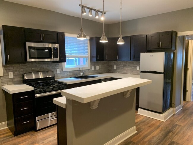 Building Photo - 544 N Sheridan Ave Unit Apt. 2