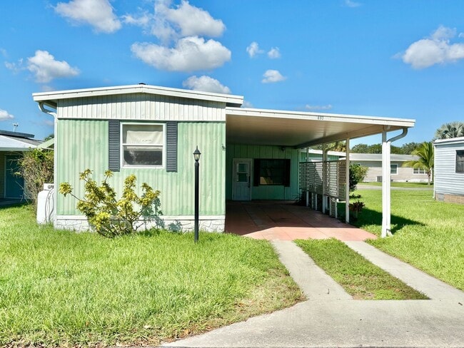 Building Photo - Unfurnished 2 Bedroom Manufactured Home in...