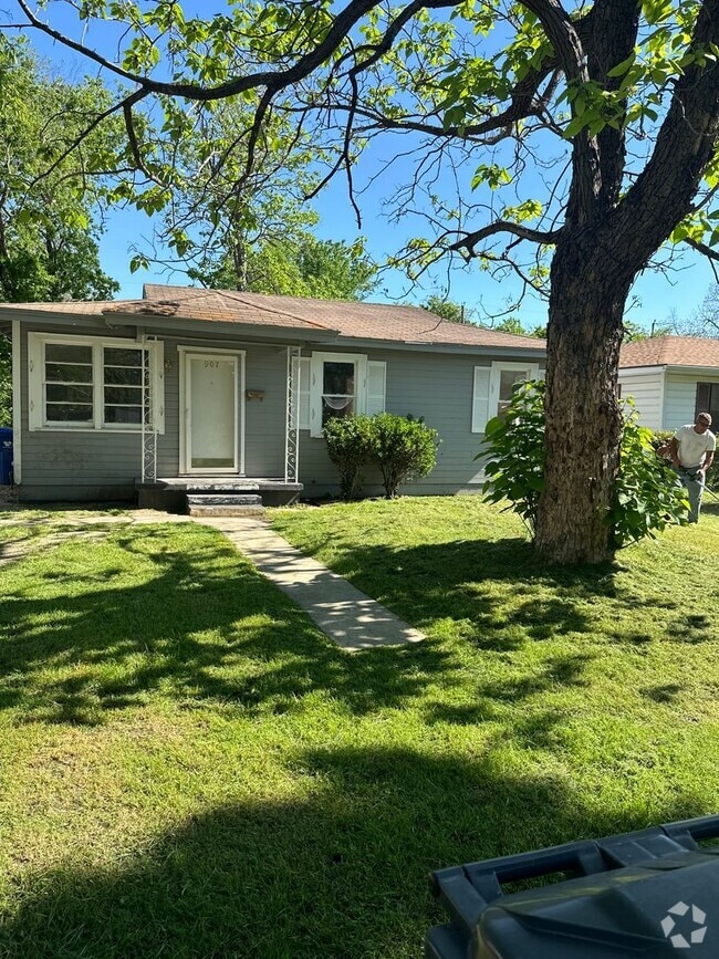 Building Photo - Near Carver Elementary! Rental