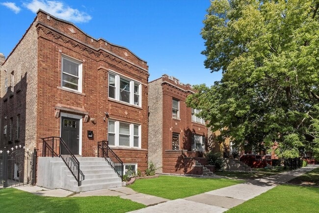 Photo - 2246 N Leamington Ave Unit 1