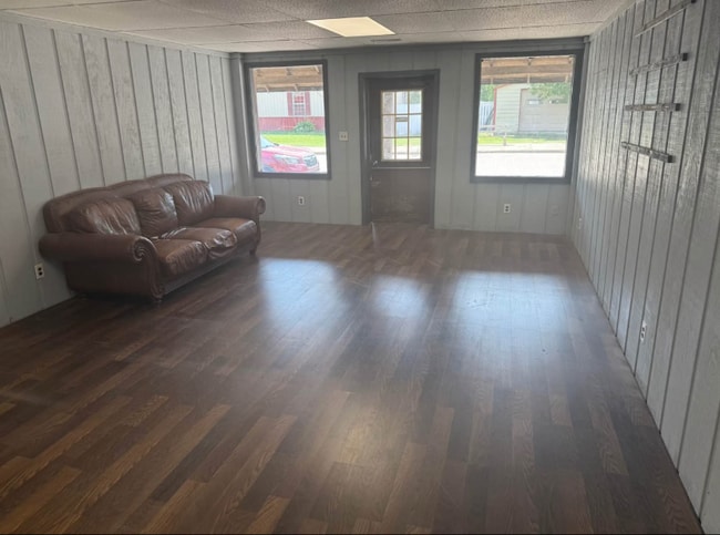Building Photo - 106 1/2 Main St Rental