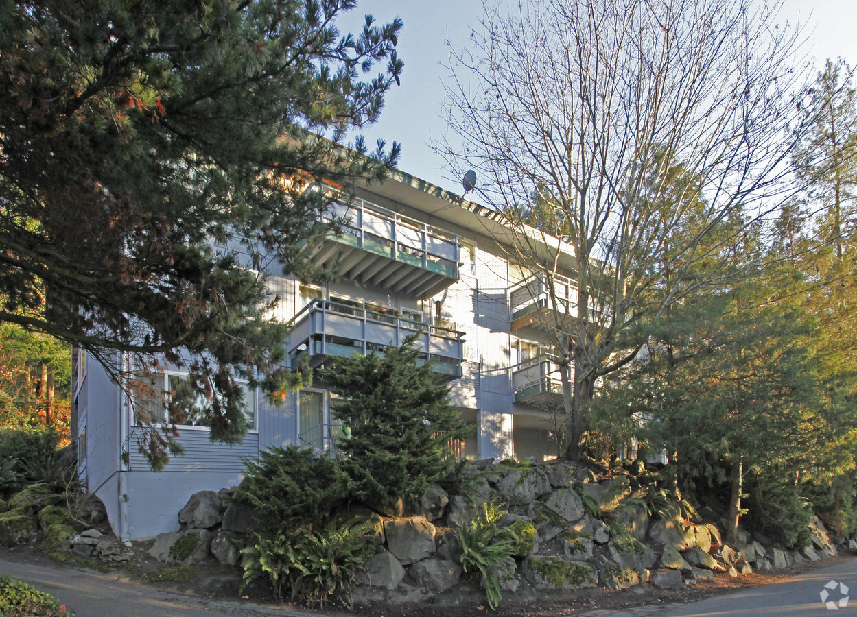 Photo - Island Crest Apartments