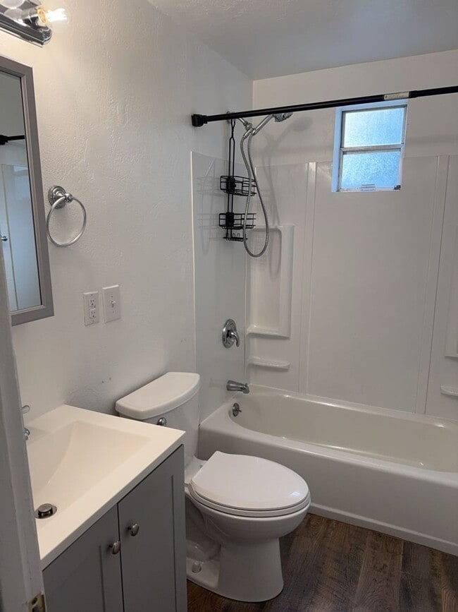 Photo - 806 Robinson Ave