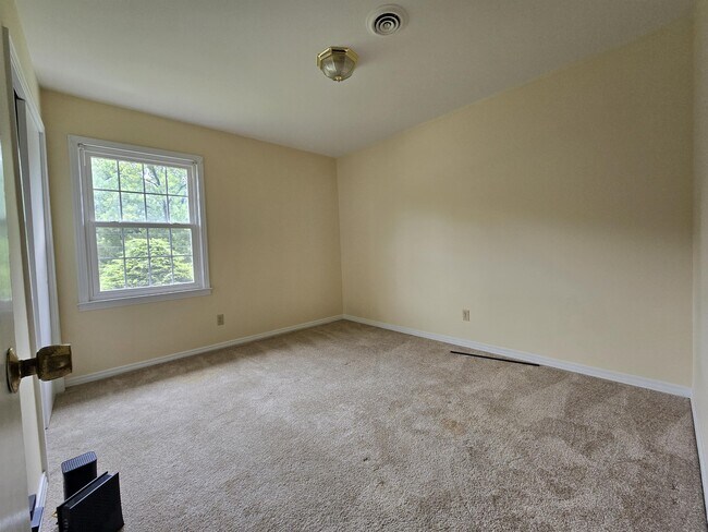 Photo - 208 Caldwell Dr