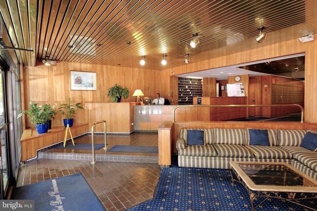 Building Photo - 801 N Pitt St Unit 201