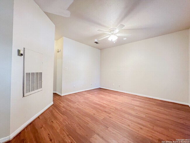 Photo - 310 Pat Garrison St