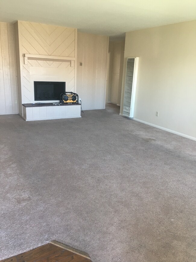 Photo - 1260 Granger St