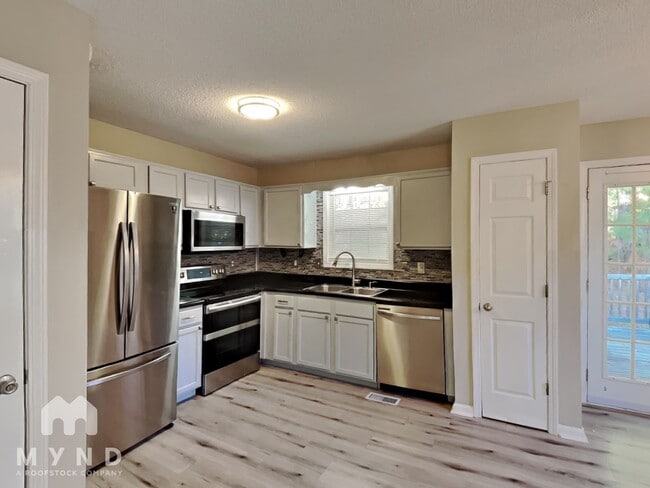 Photo - 107 Huntington Ct