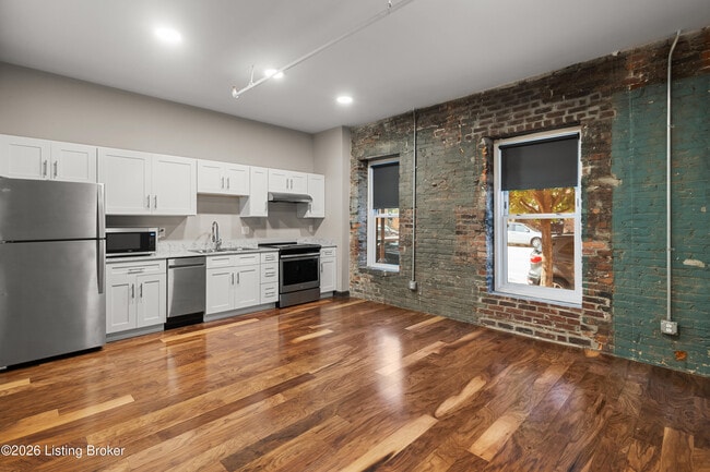 Photo - 601 E Main St