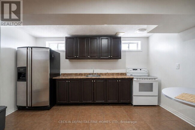 Photo - 294 Wildberry Crescent