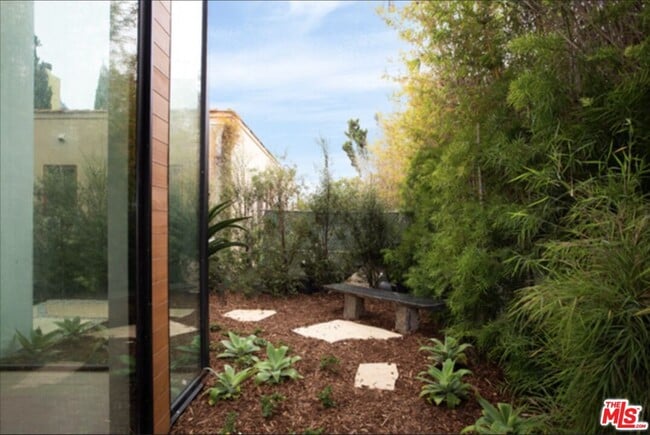 Photo - 1033 1/2 Grant St