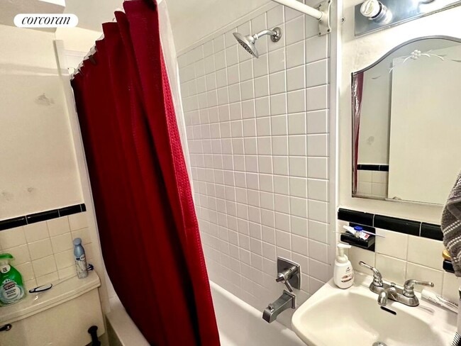 Photo - 100 Remsen St