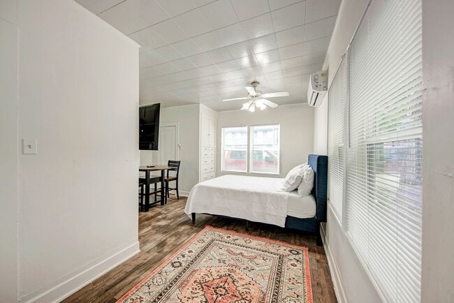 Photo - Charming Fully Furnished Studio in the Hea... Unit 1
