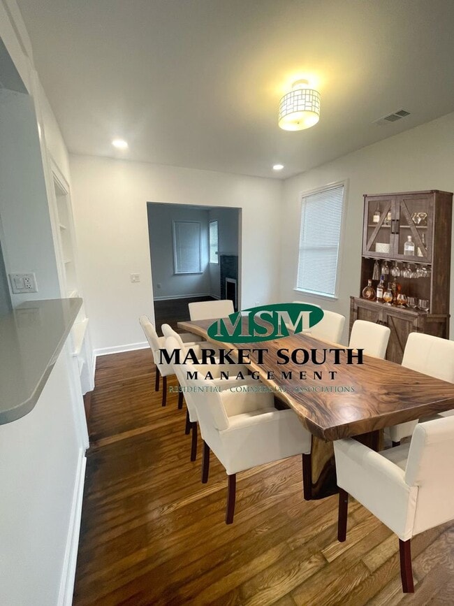 Building Photo - *REDUCED!!* BEAUTIFUL HOME- AVAILABLE Augu...