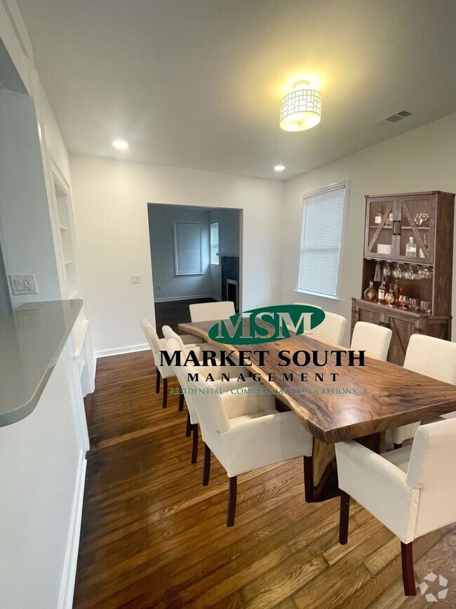 Building Photo - BEAUTIFUL HOME- AVAILABLE JULY 15
