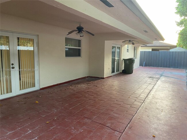 Photo - 535 W 79th Plz