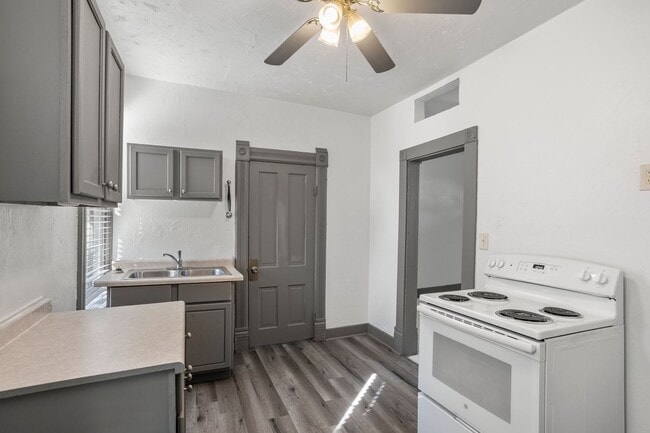 Building Photo - 1400 Knapp St Unit 1400A