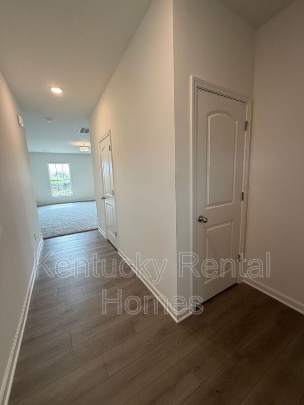 Photo - 836 Halford Pl