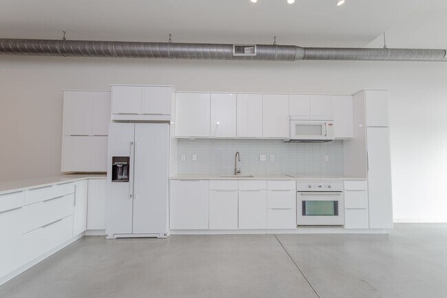 Photo - 2235 E 6th St