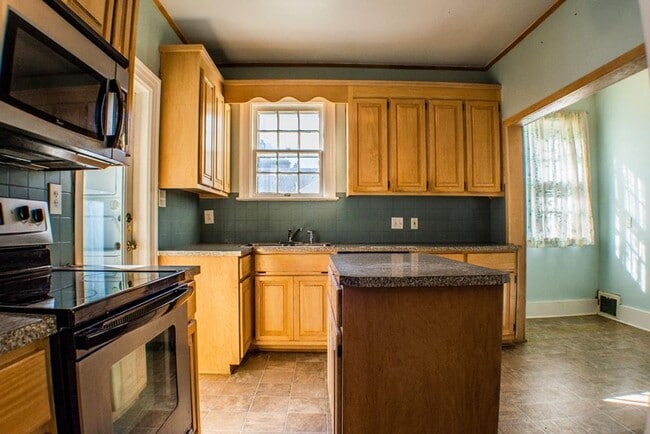 Photo - 617 Gales Ave