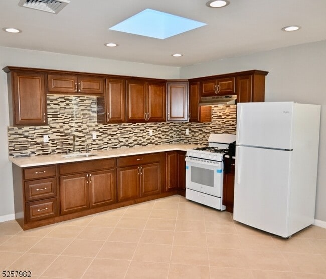 Building Photo - 61 Mountainview Blvd Unit 4