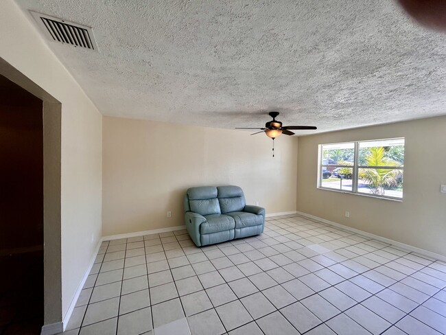 Photo - 1901 SW 97th Ter